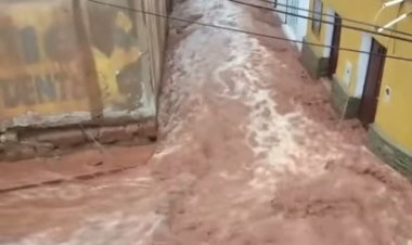 Las calles de Camargo se convirtieron en ríos por torrencial lluvia y desborde de quebradas
