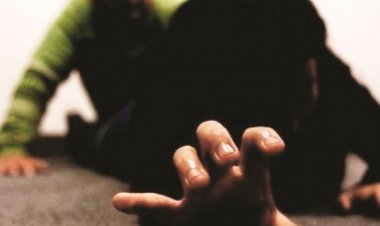 Una azafata de la Expocruz es atacada por su expareja al salir de la feria