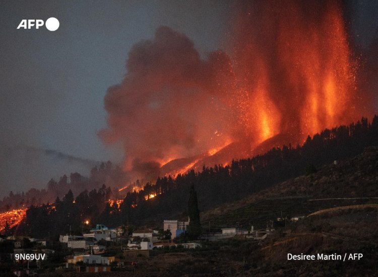 El volcán Cumbre Vieja entra en erupción en archipiélago español de Canarias