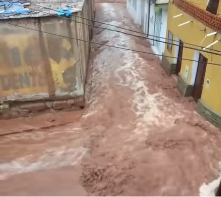 Las calles de Camargo se convirtieron en ríos por torrencial lluvia y desborde de quebradas