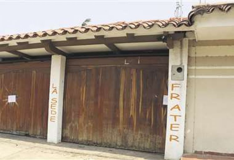 Investigan a policías implicados en robos; fueron encerrados por sus víctimas
