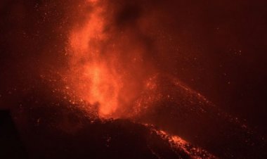 La lava del volcán de La Palma supera ya una anchura de 1,2 kilómetros