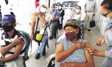 Arce anuncia una tercera dosis anticovid para personas con enfermedades de base y mayores de 60 años