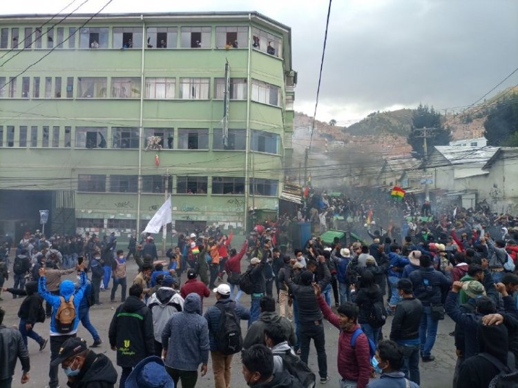 Cocaleros del Comité de Autodefensa retoman el mercado de Adepcoca