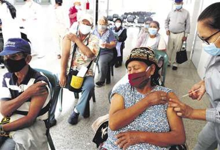 Arce anuncia una tercera dosis anticovid para personas con enfermedades de base y mayores de 60 años