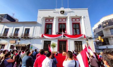 Alcalde Johnny Torres insta al diálogo y pide respeto a la bandera de Tarija