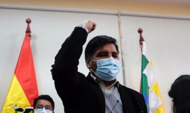 Renuncia el ministro Quelca en medio del escándalo por el caso «tráfico de exámenes»