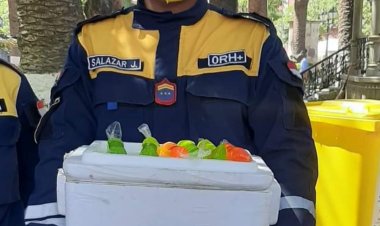 Bomberos voluntarios venden gelatinas para cubrir gastos de esterilización a caninos en Tarija