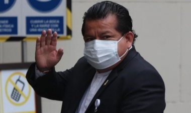 Secretario de presidente de Perú guardaba 20.000 dólares en baño de Palacio de Gobierno