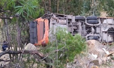 Un bus se embarranca en la ruta Cochabamba-Santa Cruz y deja 15 heridos