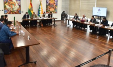 Arce y alcaldes acuerdan que la Ley 1407 respeta la autonomía, forman comisiones