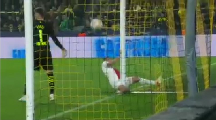 Una figura del Ajax apareció con un yeso en su pene y la imagen se volvió tendencia: los motivos