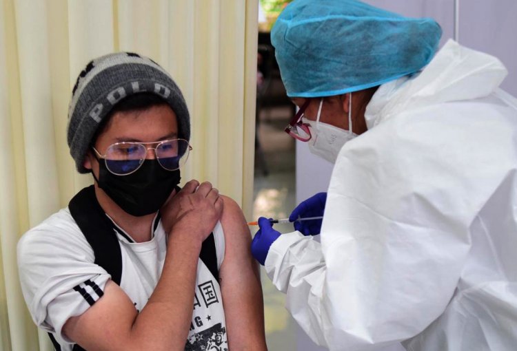 COVID-19: Salud autoriza la vacunación de los menores desde los 12 años