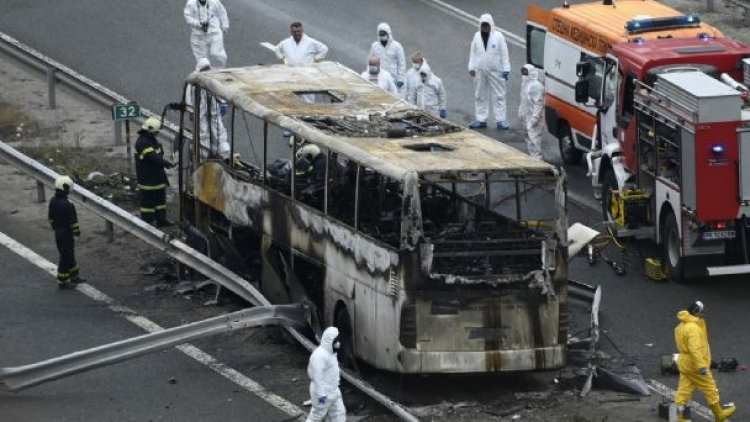 Al menos 46 muertos al incendiarse un autobús en una autopista en Bulgaria
