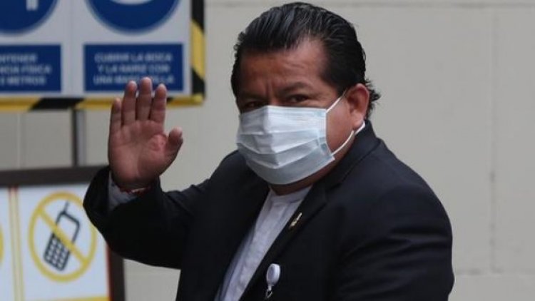 Secretario de presidente de Perú guardaba 20.000 dólares en baño de Palacio de Gobierno