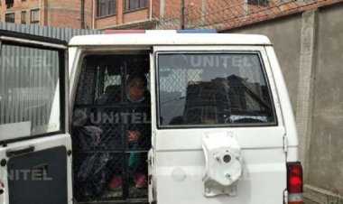 Por falta de una orden de detención, una mujer pasó 15 días presa dentro de una patrulla