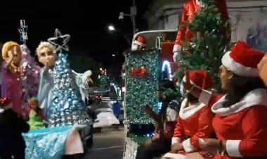 “Desfile navideño” recorre las calles de la ciudad de Tarija