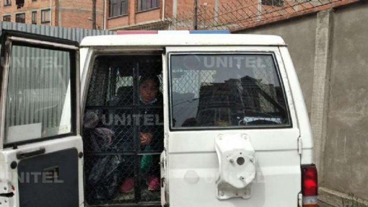 Por falta de una orden de detención, una mujer pasó 15 días presa dentro de una patrulla