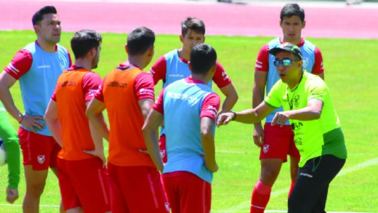 Farías convocó a 34 jugadores y comenzará a trabajar desde el 4 de enero