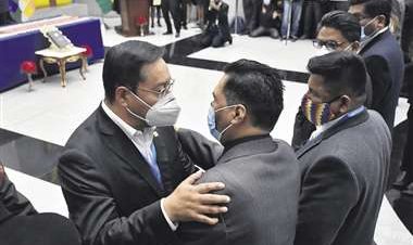 Ocho ministros en la mira del MAS por no tener militancia y ya piden su destitución