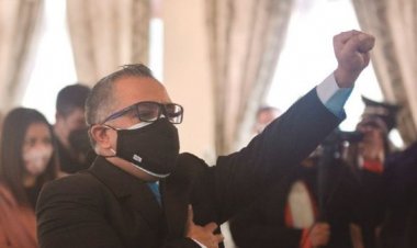 Gobierno destituye a Cox tras escándalo en contratación de un abogado de Murillo