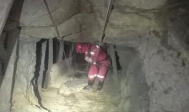 Bomberos rescatan tres cuerpos sin vida de la mina de Porco en Potosí