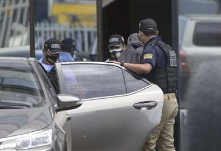 Caso ítems fantasmas: cae un hombre que se hacía pasar por policía, abogado y fiscal para extorsionar a exfuncionarios de la Alcaldía