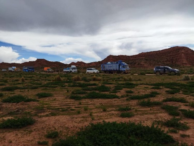 Contrabandistas se desplazan en caravanas de hasta 40 camiones por pasos fronterizos ilegales