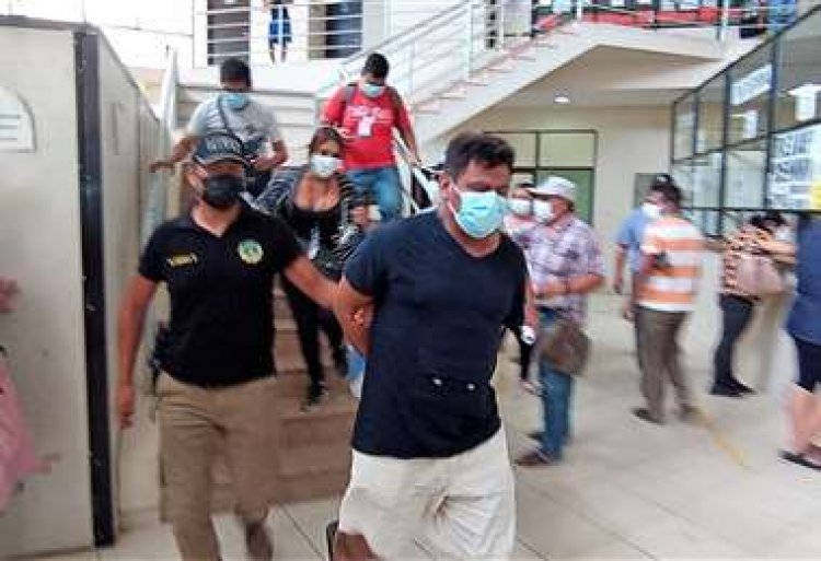 Envían a la cárcel al hombre que intentó quemar a su expareja rociándole alcohol