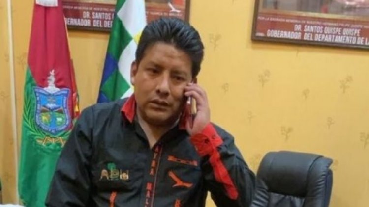 Llevan al gobernador Quispe a la Felcc tras ser sorprendido con bebidas alcohólicas en su despacho