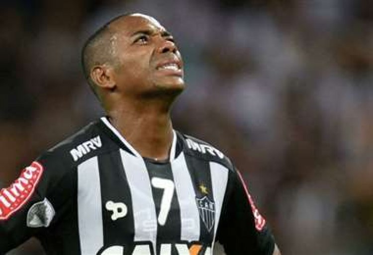 Italia emite orden internacional de captura contra Robinho por violación en grupo