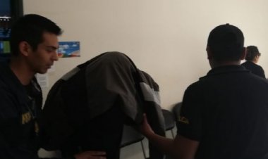 Aprehenden a funcionaria judicial por pedir $us 5.000 a mamá que buscaba la tutela de sus hijos