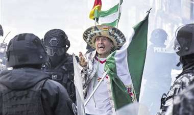 Maestros piden que el ministro Pary dé un paso al costado si es “incapaz” de atender sus demandas