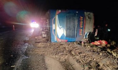 Vuelco de bus cerca de Camargo deja tres fallecidos y siete heridos