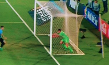 ¿Fue robo? Esto definió el VAR sobre polémica en el Uruguay-Perú