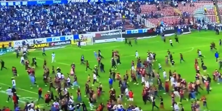 Tragedia en México: 17 muertos en batalla campal en Querétaro vs Atlas