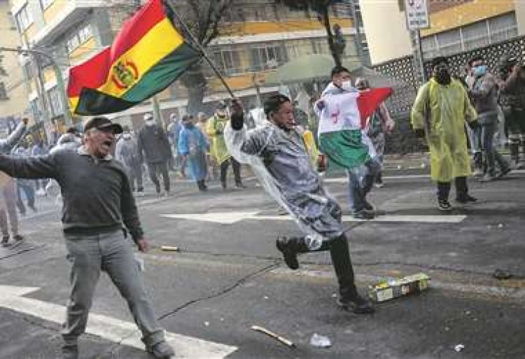 Los maestros cumplen un paro movilizado en demanda de ítems para el sector