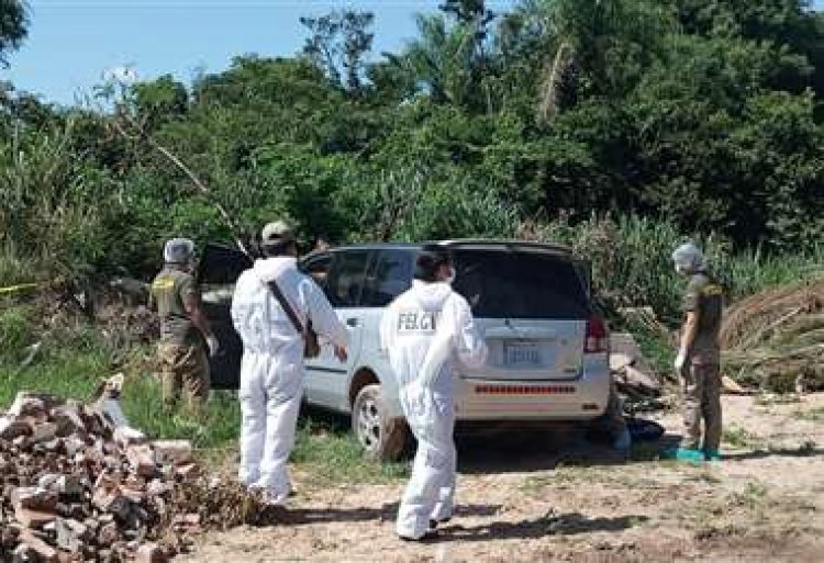 Mujer hallada sin vida en un auto tenía 20 puñaladas; se aprehendió a su pareja