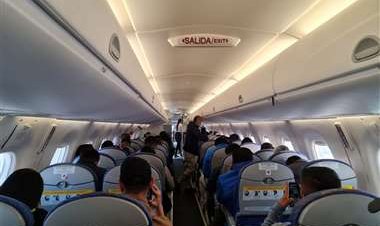 Avión de BoA no pudo aterrizar en Santa Cruz por la intensa lluvia y desvió hacia Cochabamba