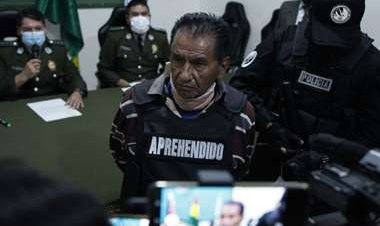 Mata a su esposa e intenta quitarse la vida, pero al no lograrlo confiesa el crimen a su hijo