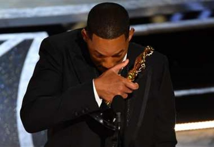 Will Smith renuncia a la Academia tras la bofetada en los Óscar