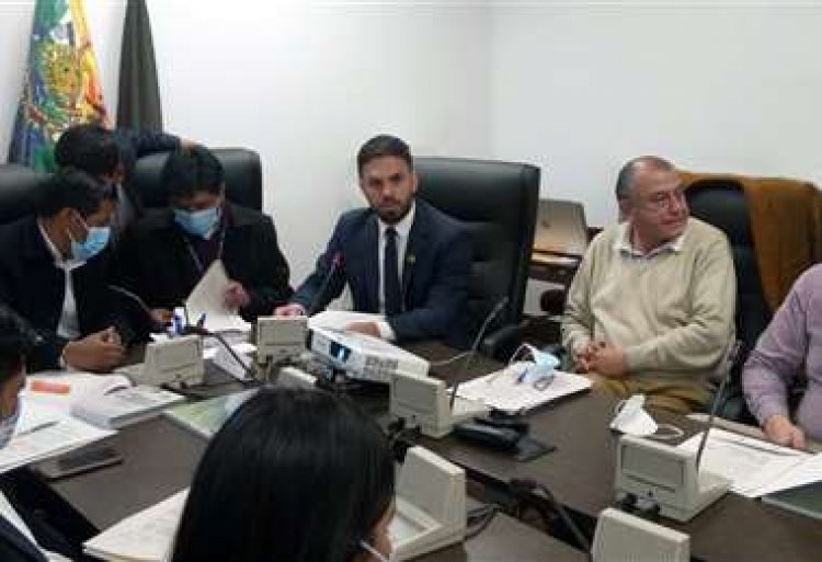 El ministro de Gobierno muestra datos y sugiere que la lucha antidroga es más eficiente hoy que en la era Evo