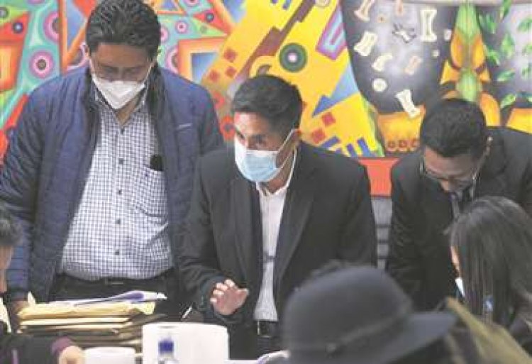 35 de 72 candidatos a Defensor tienen vínculos con el Gobierno