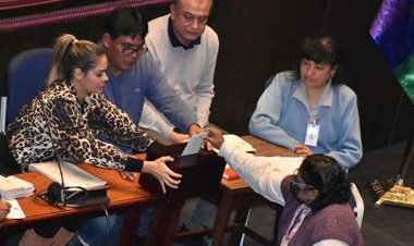 Defensor del Pueblo: el MAS se reunirá para buscar consensos y Mesa dice que su bancada no negociará