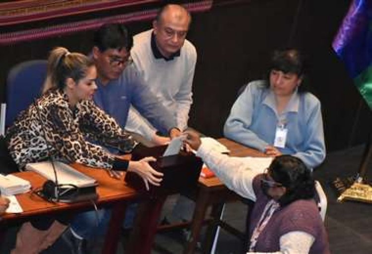 Defensor del Pueblo: el MAS se reunirá para buscar consensos y Mesa dice que su bancada no negociará