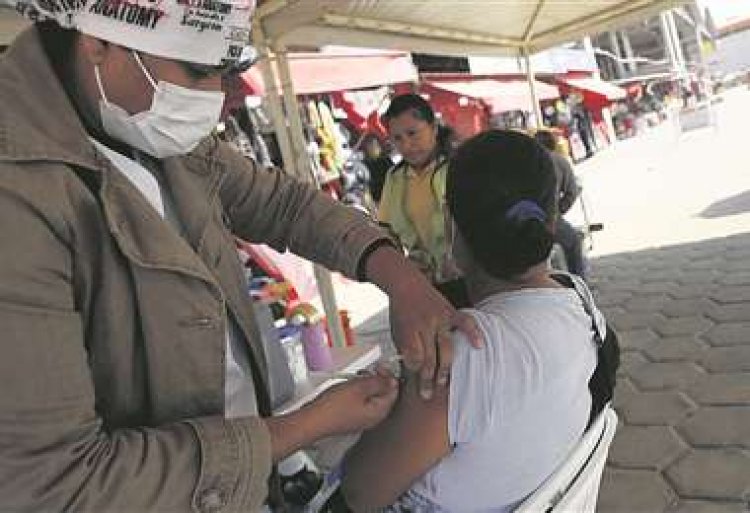 Llegada de subvariante BA2 hace inminente una quinta ola y alientan a la vacunación