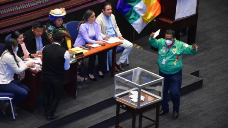 Fracasa la elección del defensor, la oposición celebra y el MAS habla de golpe