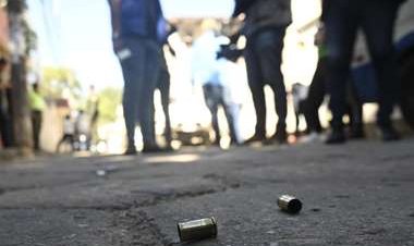 Dos heridos de bala en el operativo de la recaptura de los reos; la concubina también fue detenida