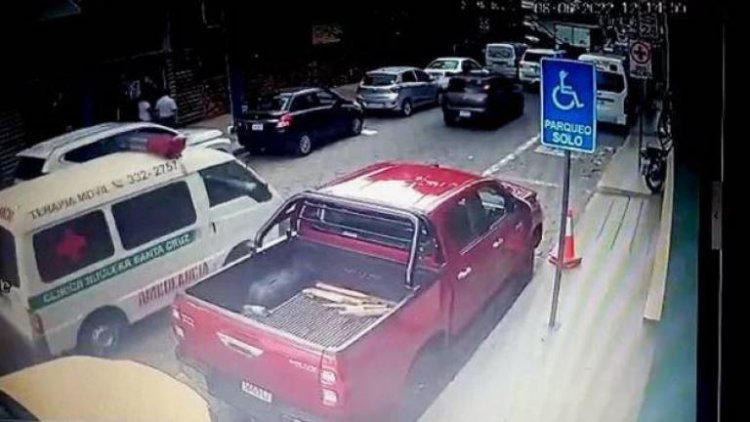 Vestido como médico, delincuente roba Bs 396 mil al chofer de una ambulancia