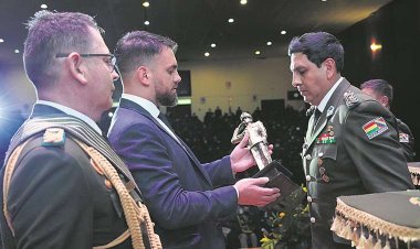 La Policía suspende al uniformado que fue premiado por ‘capturar’ a Nallar